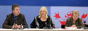 v.l.n.r.: Dr. Ulrich Adolphs, Pressesprecher, Eva Kühne-Hörmann und Staatsministerin a.D. Ruth Wagner