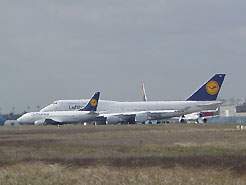 B-737 trifft B-747 ("Jumbojet"