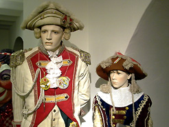 Traditionelle farbenprächtige Uniformen
