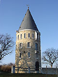 Die Flörsheimer Warte auf dem Geißberg in Wicker