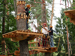 Oberbürgermeister Stefan Gieltowski  (Mitte) im Parcour
