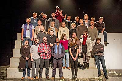 Gemeinsam im Sinne Georg Bchners aktiv: Die Mitglieder der drei Theatergruppen nach der letzten Auffhrung in Poznan.