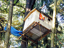 Schwebende Fraktionshütte der "Linken"