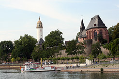 Schlossturm, Justinuskirche, Mainfhre (Personen + Fahrrder)