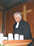 Pfarrer während eines Gottesdienstes