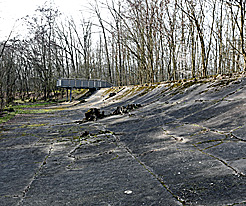 Reste des Ovals mit Aussichtsplattform