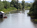 Altrhein mit Bootsanlegestellen