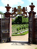 Waisenhausportal, Verbindung zum Herrngarten