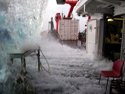 Brecher an Deck